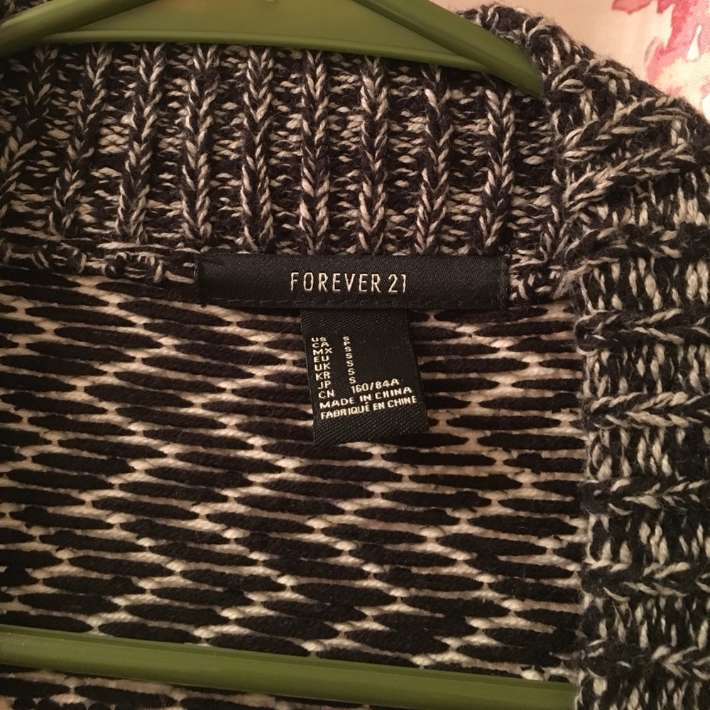 💕Black and White winter Sweater size Small - Picture 3 of 5