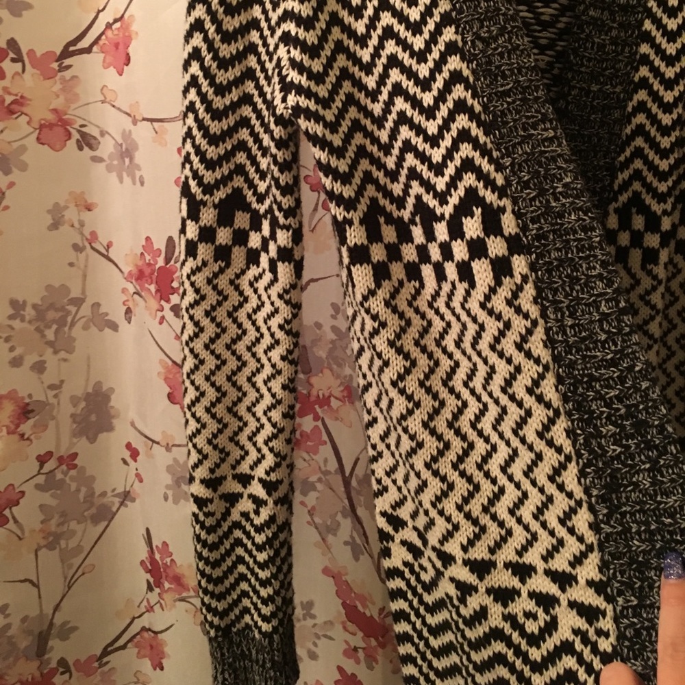 💕Black and White winter Sweater size Small - Picture 4 of 5