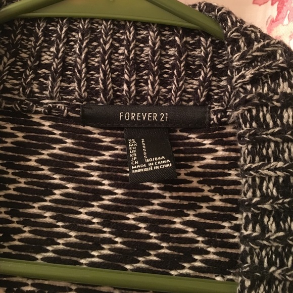 💕Black and White winter Sweater size Small - Picture 3 of 5