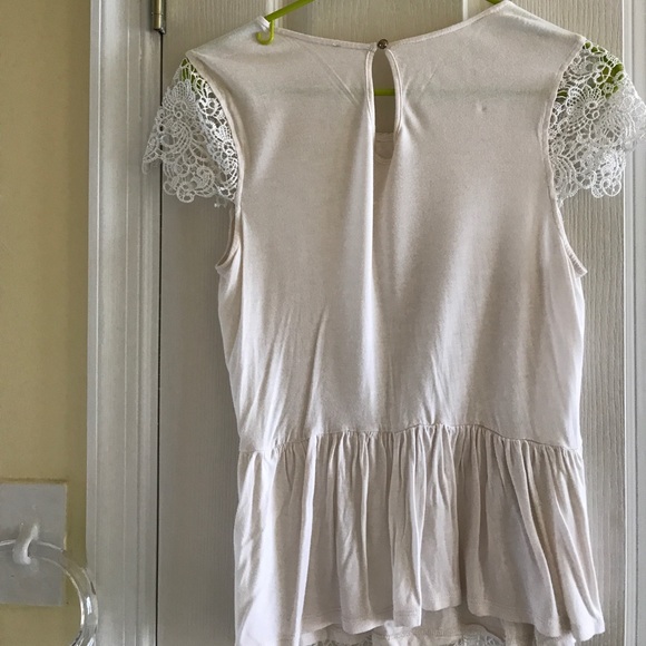 Cream lace shoulders - Picture 2 of 2
