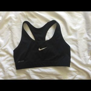 🔴SOLD🔴Nike dry fit spots bra