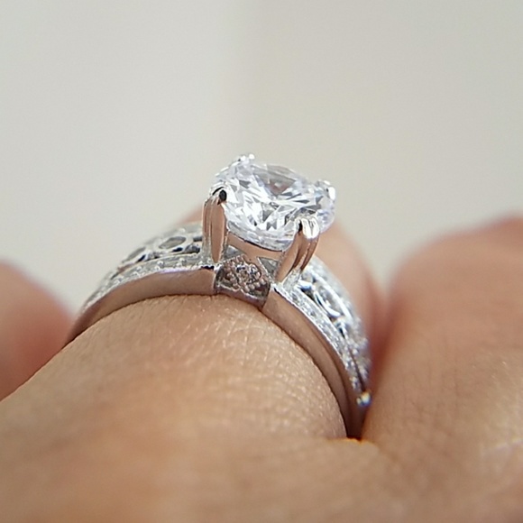 14k Gold plated 1.5ct Round Engagement - Picture 2 of 8