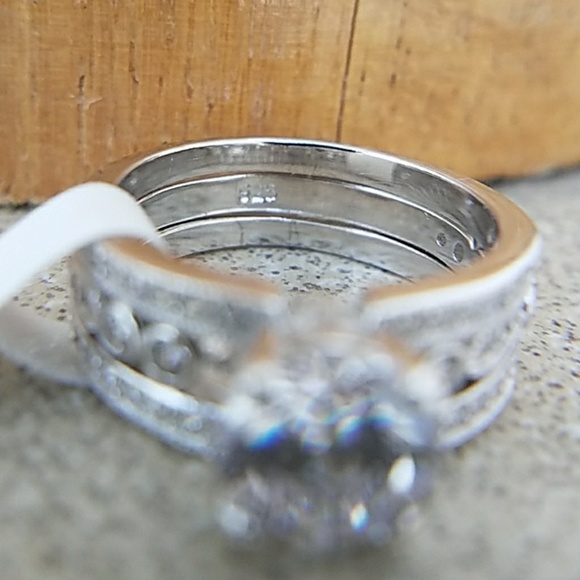 14k Gold plated 1.5ct Round Engagement - Picture 6 of 8