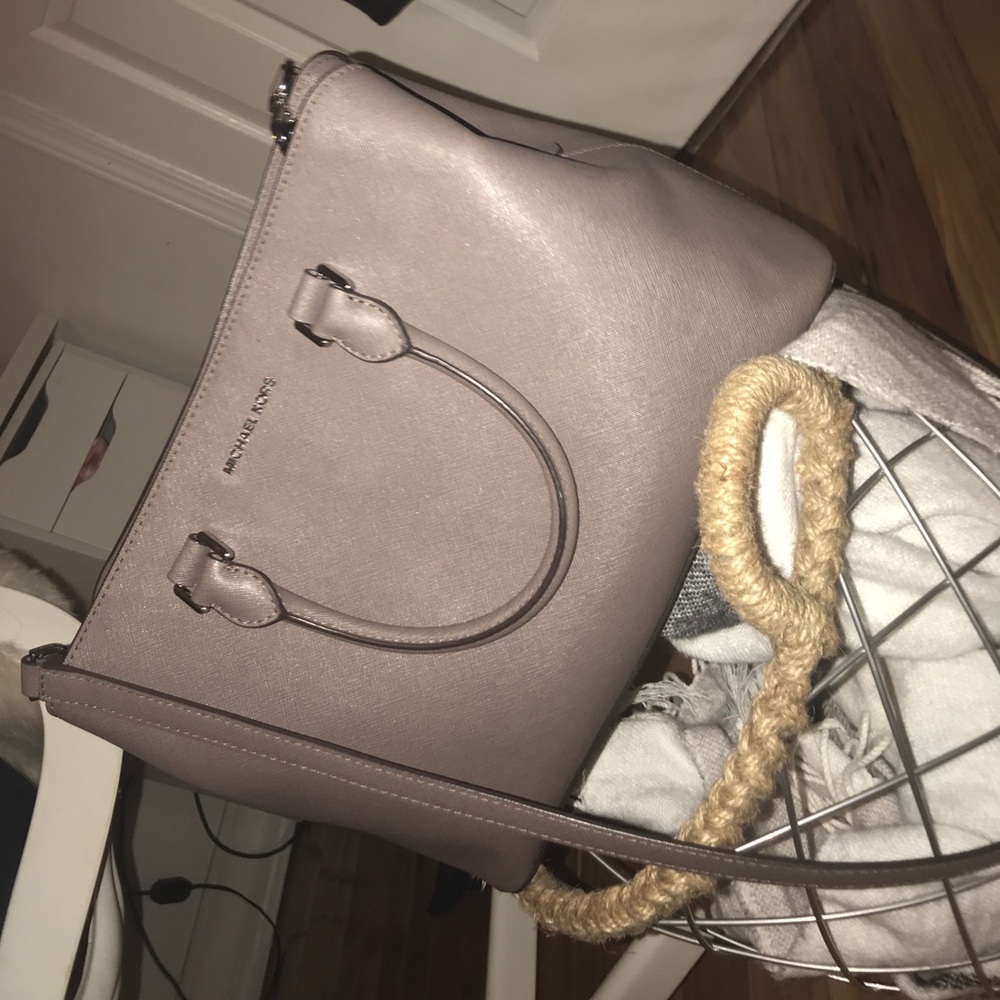 Michael kors purse (gray )