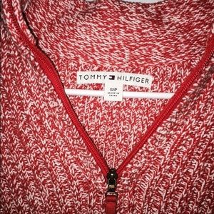 Tommy Hilfiger pull over sweater, Size s