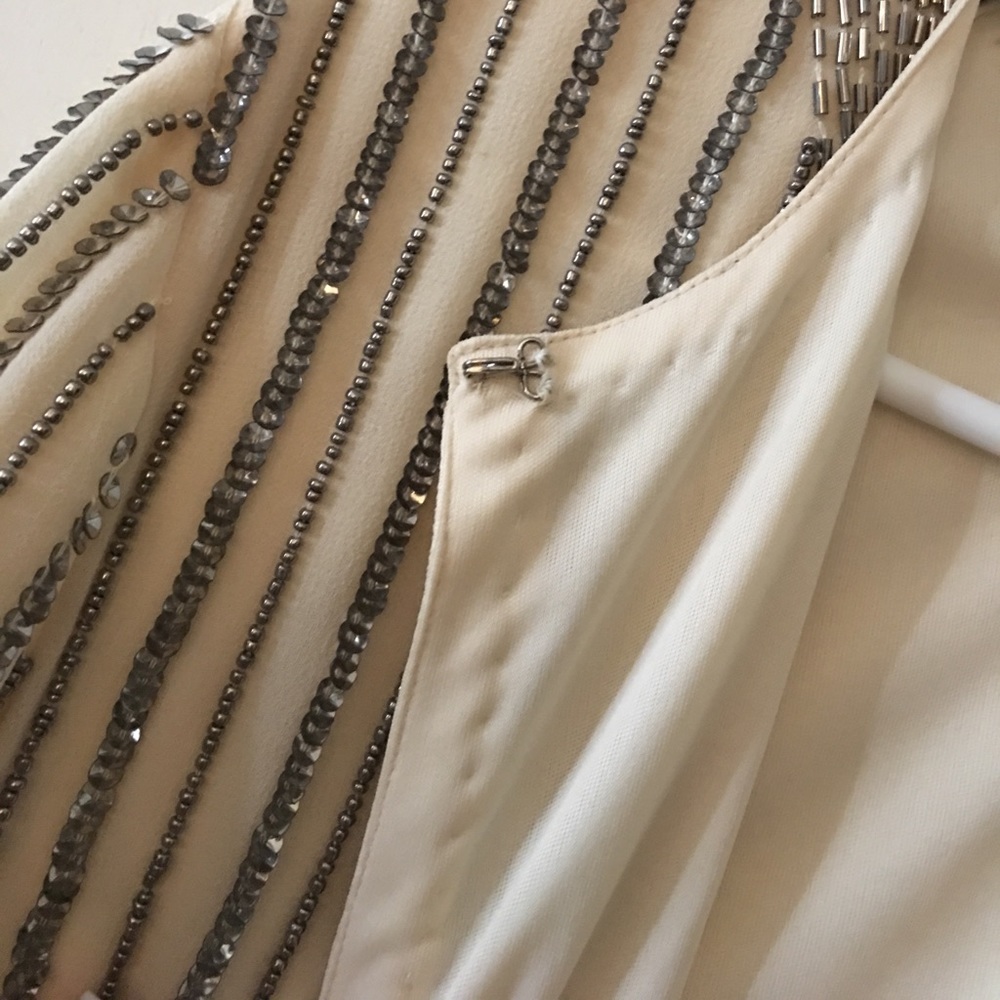 Beautiful statement piece. - Picture 5 of 6