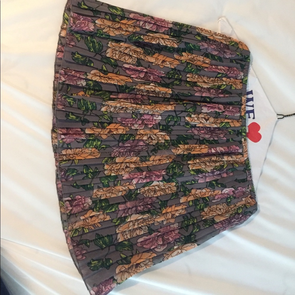 Lavender pleated floral skirt