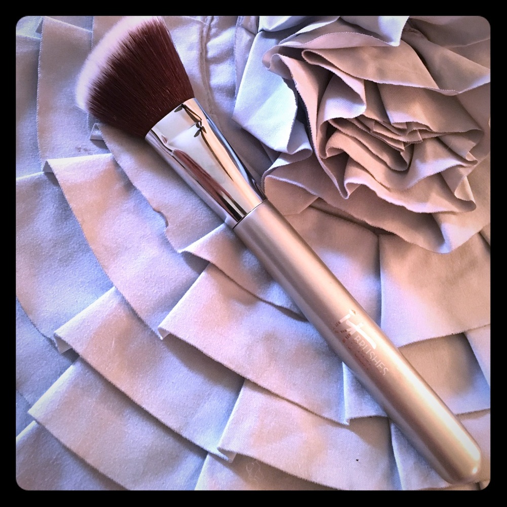 It Cosmetics Make Up Brush #113