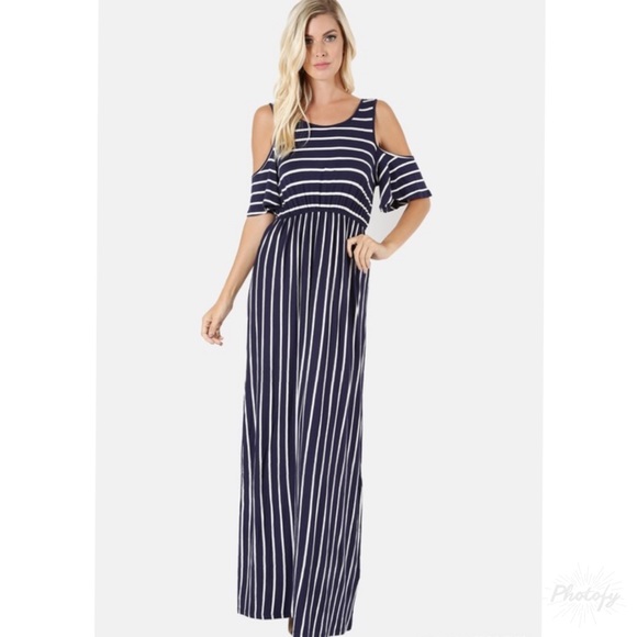 << Off the Shoulder Navy Striped Maxi Dress >> - Picture 2 of 4
