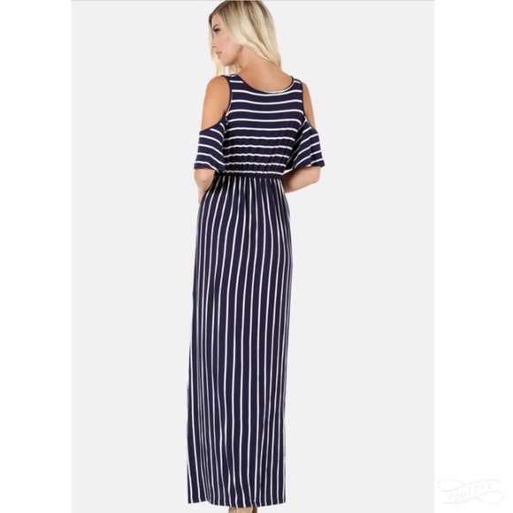 << Off the Shoulder Navy Striped Maxi Dress >> - Picture 3 of 4