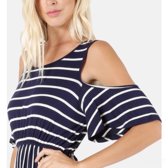 << Off the Shoulder Navy Striped Maxi Dress >> - Picture 4 of 4