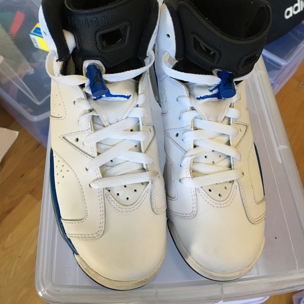 Jordan 6 - Picture 2 of 6