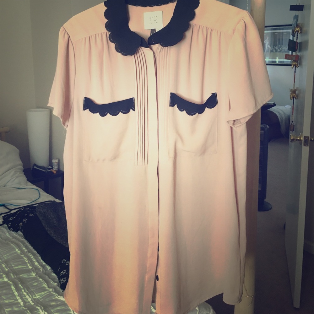 Scalloped collar HD in Paris blouse.