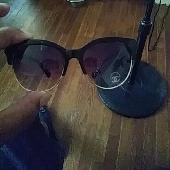 Chanel sunglasses - Picture 3 of 4