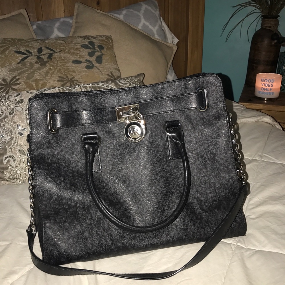 Black Micheal Kors bag