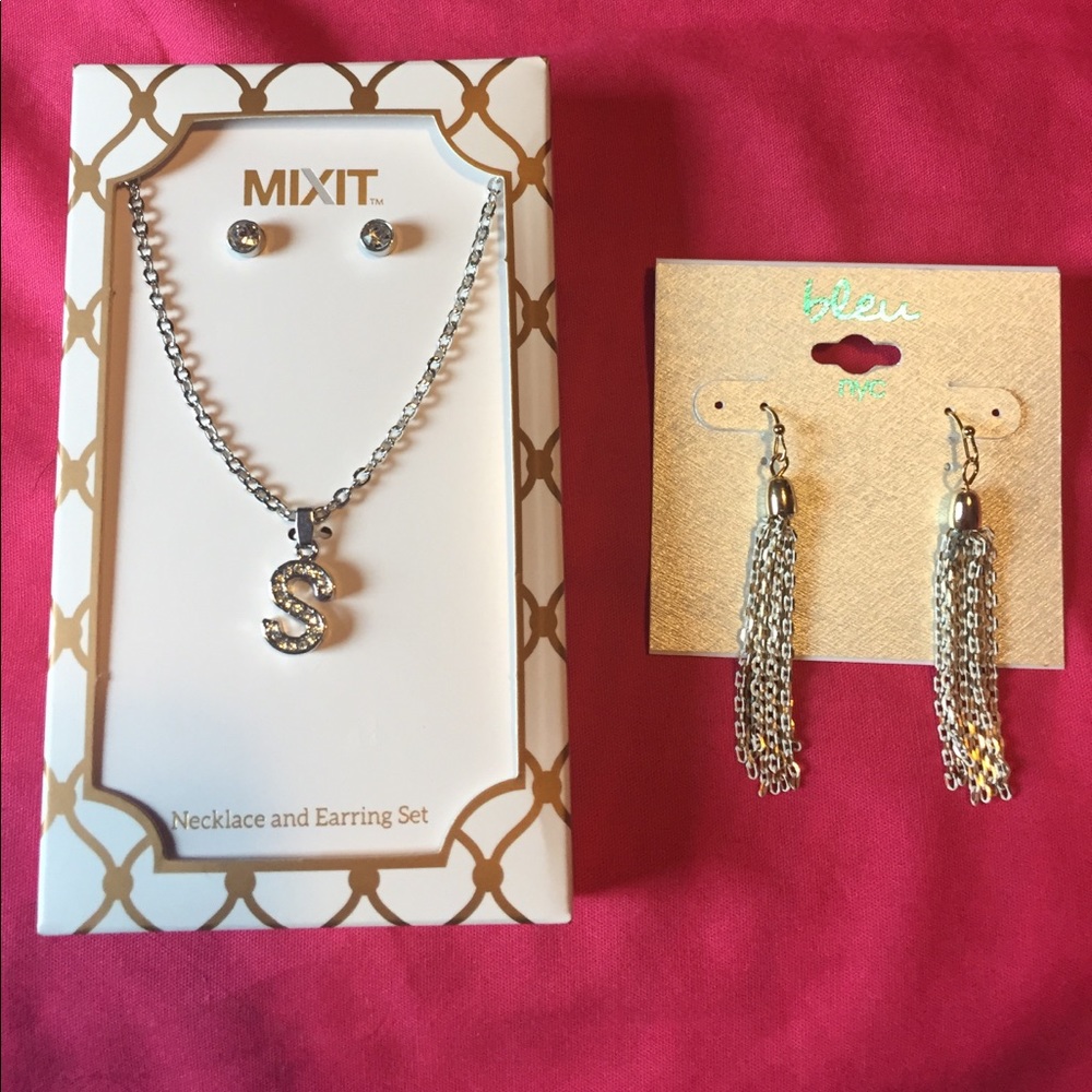 S letter necklace and tassel earings