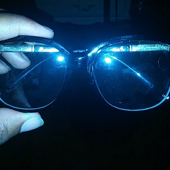 Glasses - Picture 2 of 4