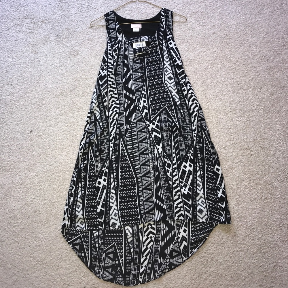 Black and white patterned dress