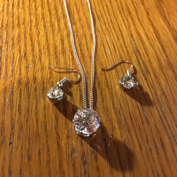 Jewelry - Beautiful matching rhinestone necklace ad earrings