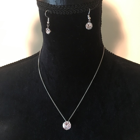 Beautiful matching rhinestone necklace ad earrings - Picture 2 of 7