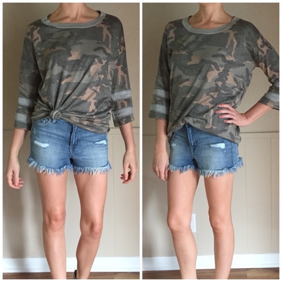 Tops - LAST ITEM▫️Camo Football Style Tee
