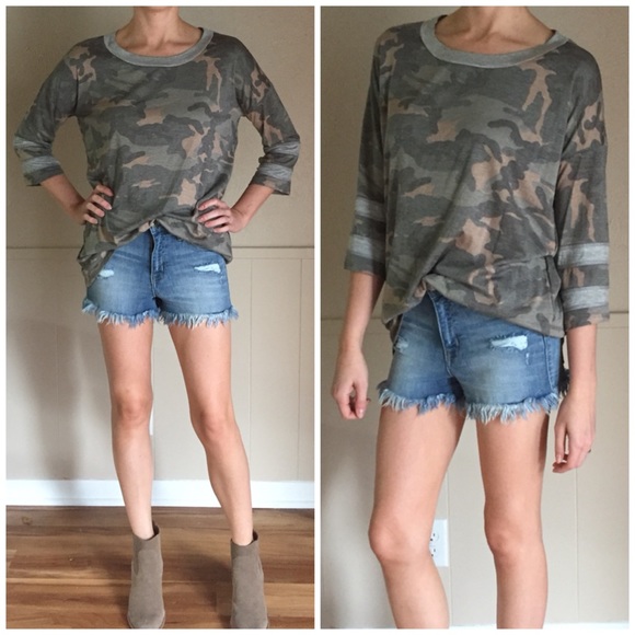 LAST ITEM▫️Camo Football Style Tee - Picture 2 of 5