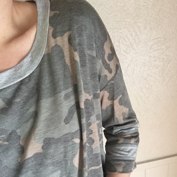 LAST ITEM▫️Camo Football Style Tee - Picture 5 of 5