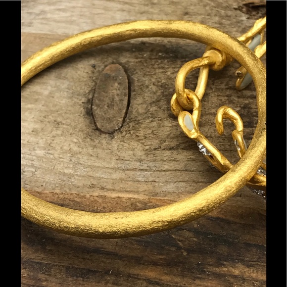 Organic formed rustic minimalist bangle in gold - Picture 3 of 6