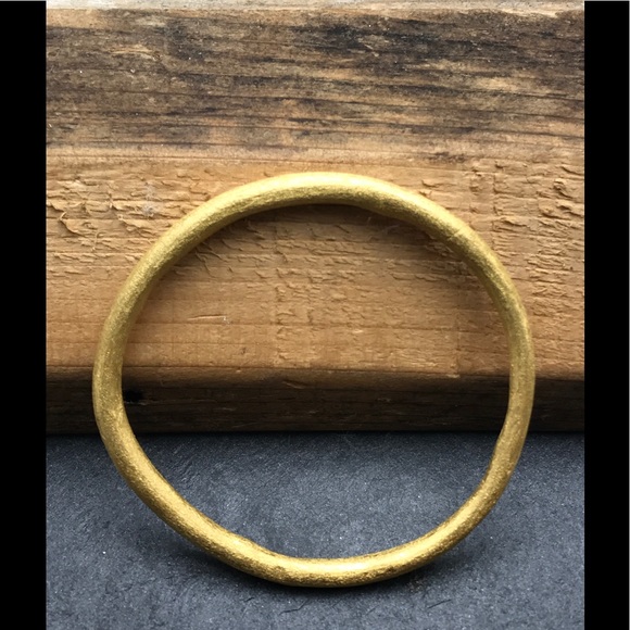 Organic formed rustic minimalist bangle in gold - Picture 5 of 6
