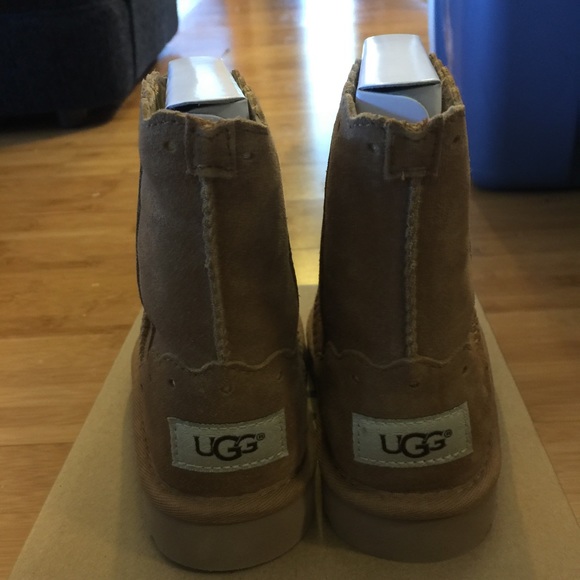 UGG T Classic Chestnut Brown, Toddler 9 - Picture 2 of 6