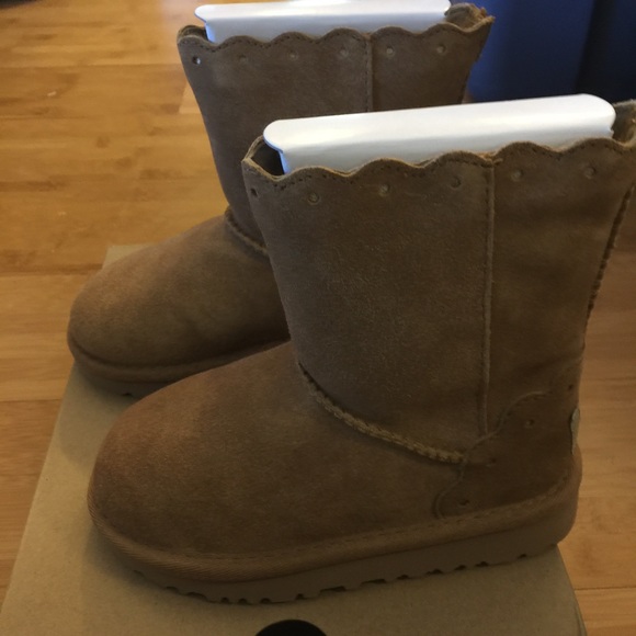 UGG T Classic Chestnut Brown, Toddler 9 - Picture 3 of 6