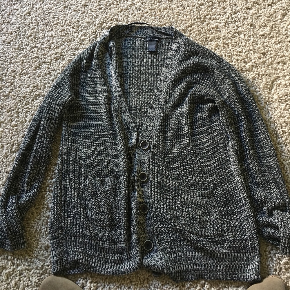 Cute cardigan, worn once