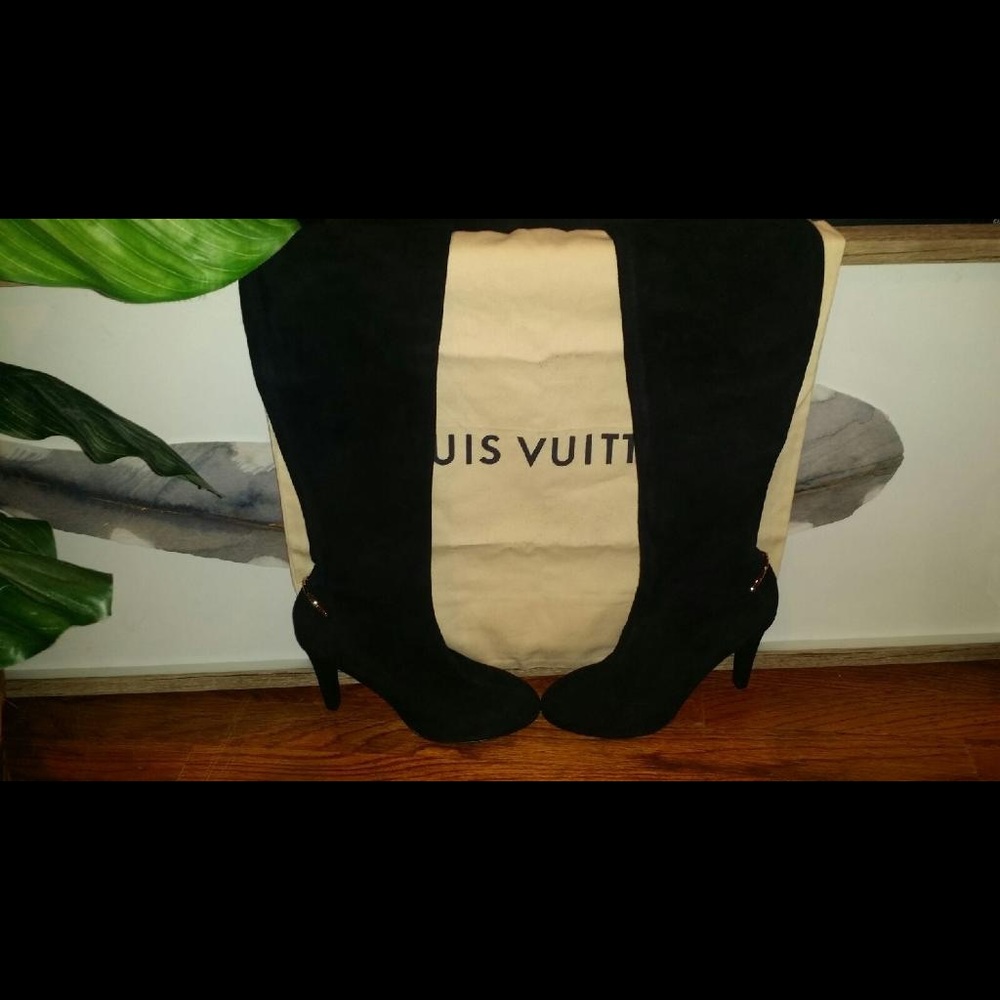 Auth Louis Vuitton Goatskin Thigh High Suede Boots - Picture 2 of 5