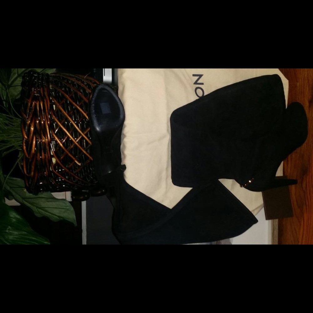 Auth Louis Vuitton Goatskin Thigh High Suede Boots - Picture 4 of 5