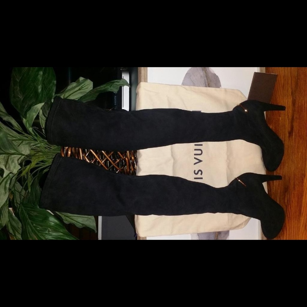 Auth Louis Vuitton Goatskin Thigh High Suede Boots - Picture 5 of 5