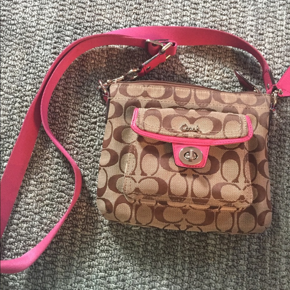 AUTHENTIC. Coach cross body