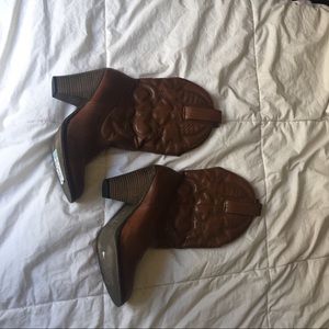 Brown Heeled cowgirl boots/booties