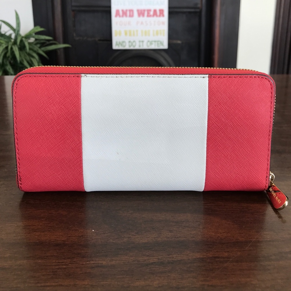 MK Jet Set Wallet - Picture 2 of 4