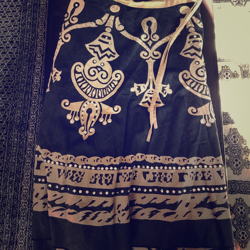 A line sequined skirt
