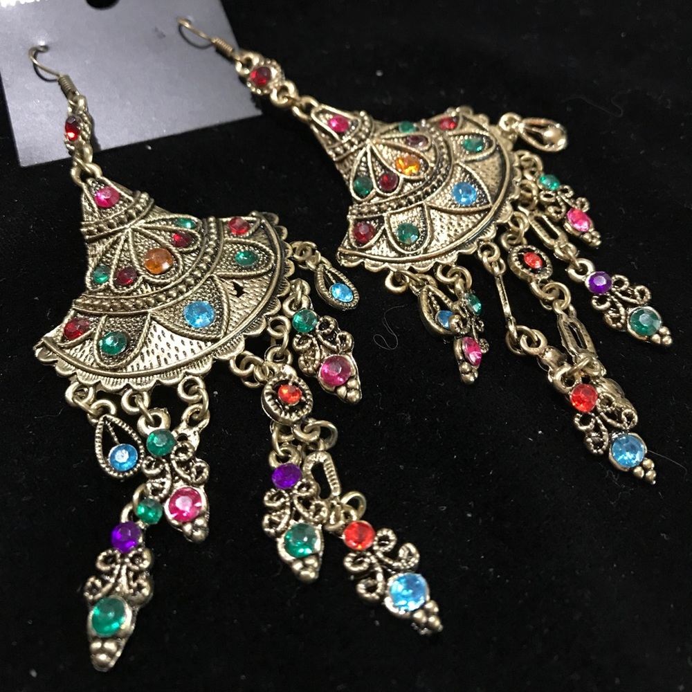 NWT Stunning boho earrings