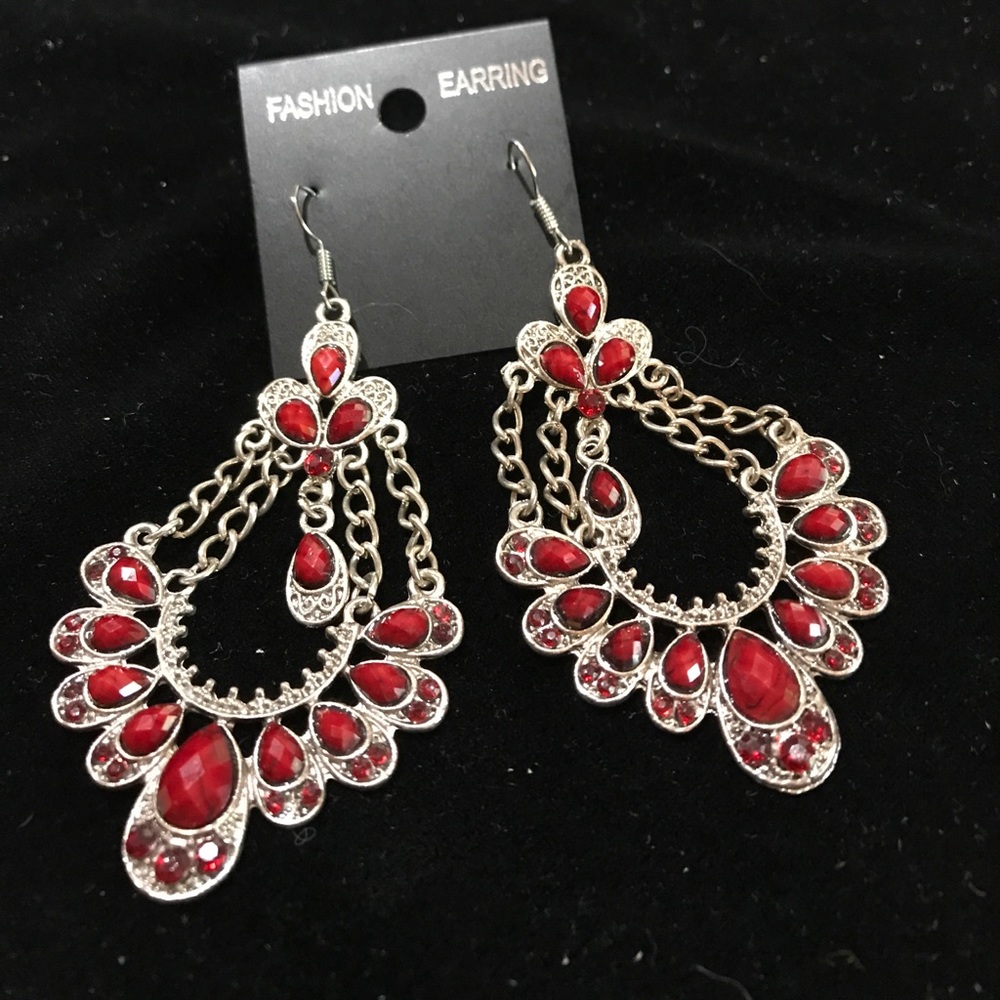 NWT Stunning boho earrings!