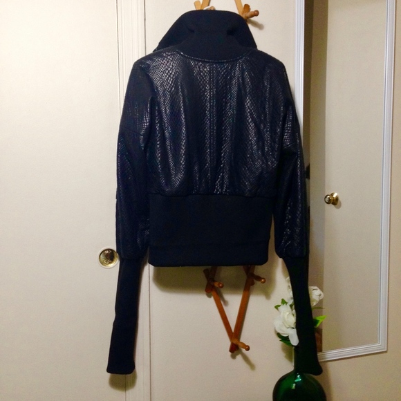 WILLIAM RAST Blue & Black 'Snakeskin' Pattern - Picture 4 of 4