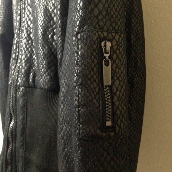 WILLIAM RAST Blue & Black 'Snakeskin' Pattern - Picture 3 of 4