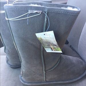 NWT bearpaw Eva olive green boots