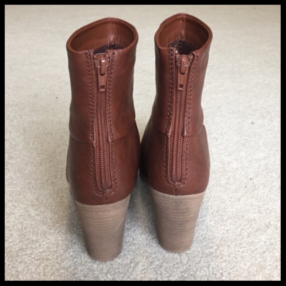 ⚡️SALE⚡️ Brown Booties - Picture 2 of 3