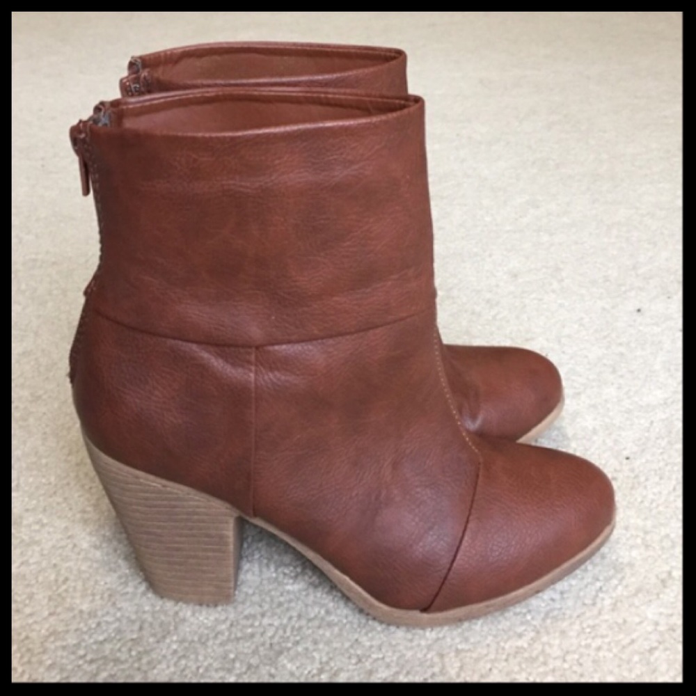 ⚡️SALE⚡️ Brown Booties - Picture 3 of 3