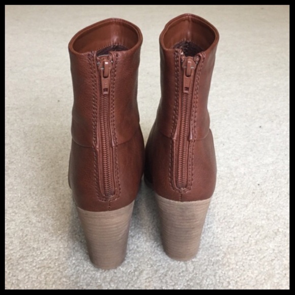 ⚡️SALE⚡️ Brown Booties - Picture 2 of 3