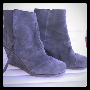TOMS grey suede wedge ankle booties, 10M