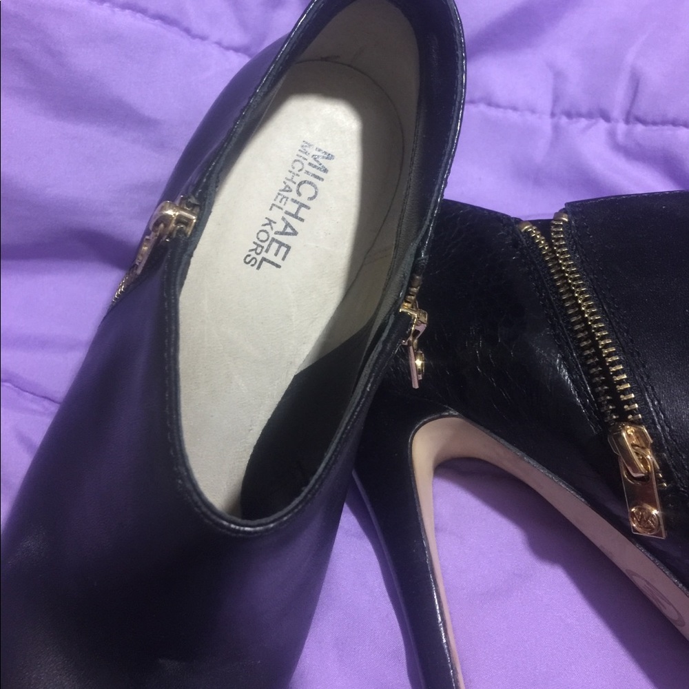 Michael Kors Booties,snake skin leather. - Picture 2 of 3