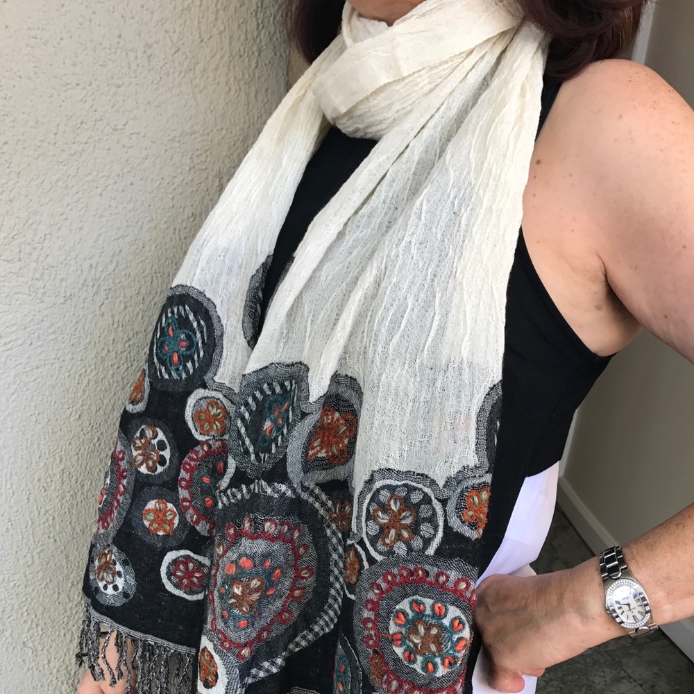 Lightweight Soft Wool Scarf - Picture 2 of 5